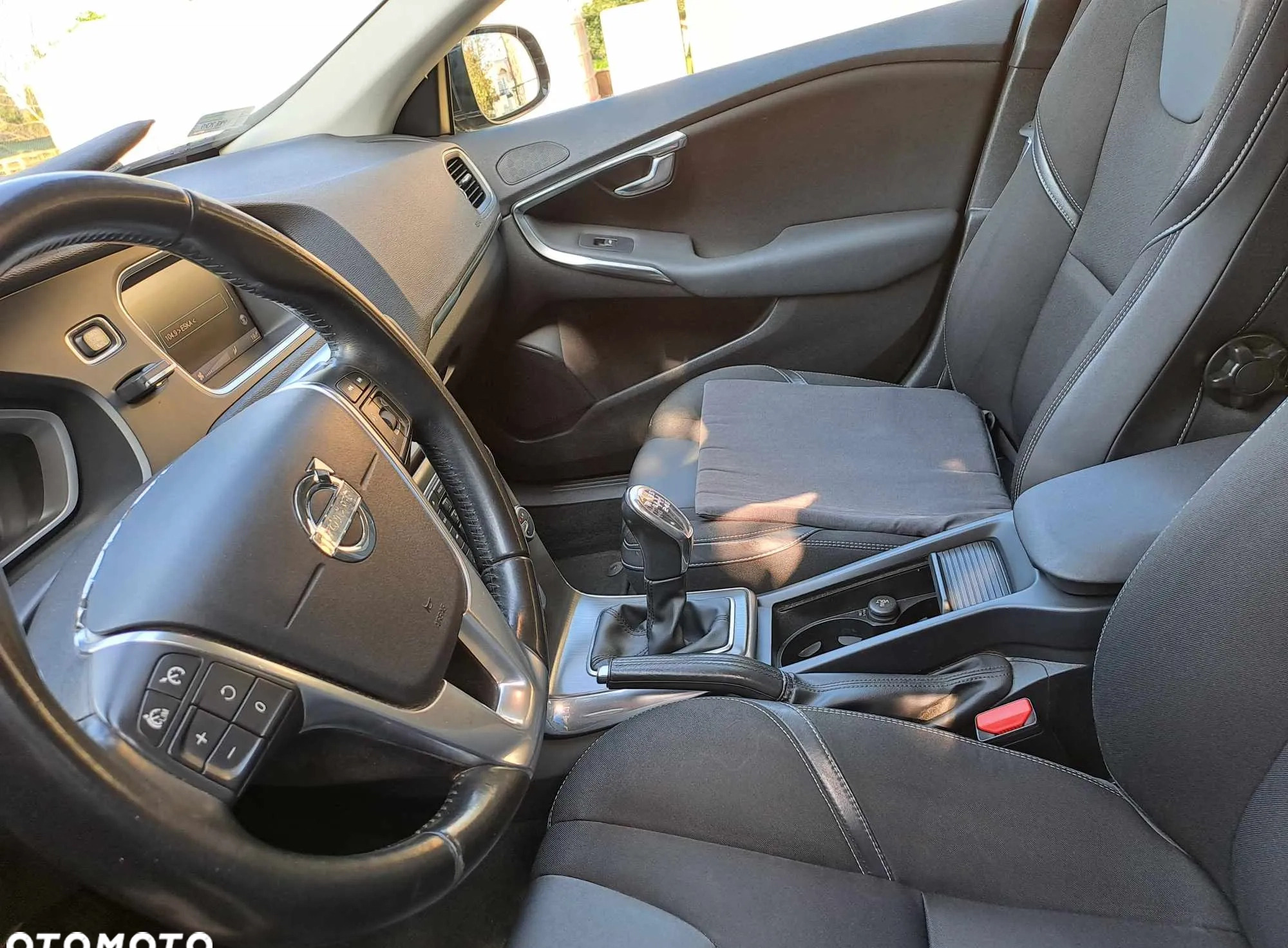 Volvo V40 cena 32000 przebieg: 176000, rok produkcji 2013 z Kępno małe 154